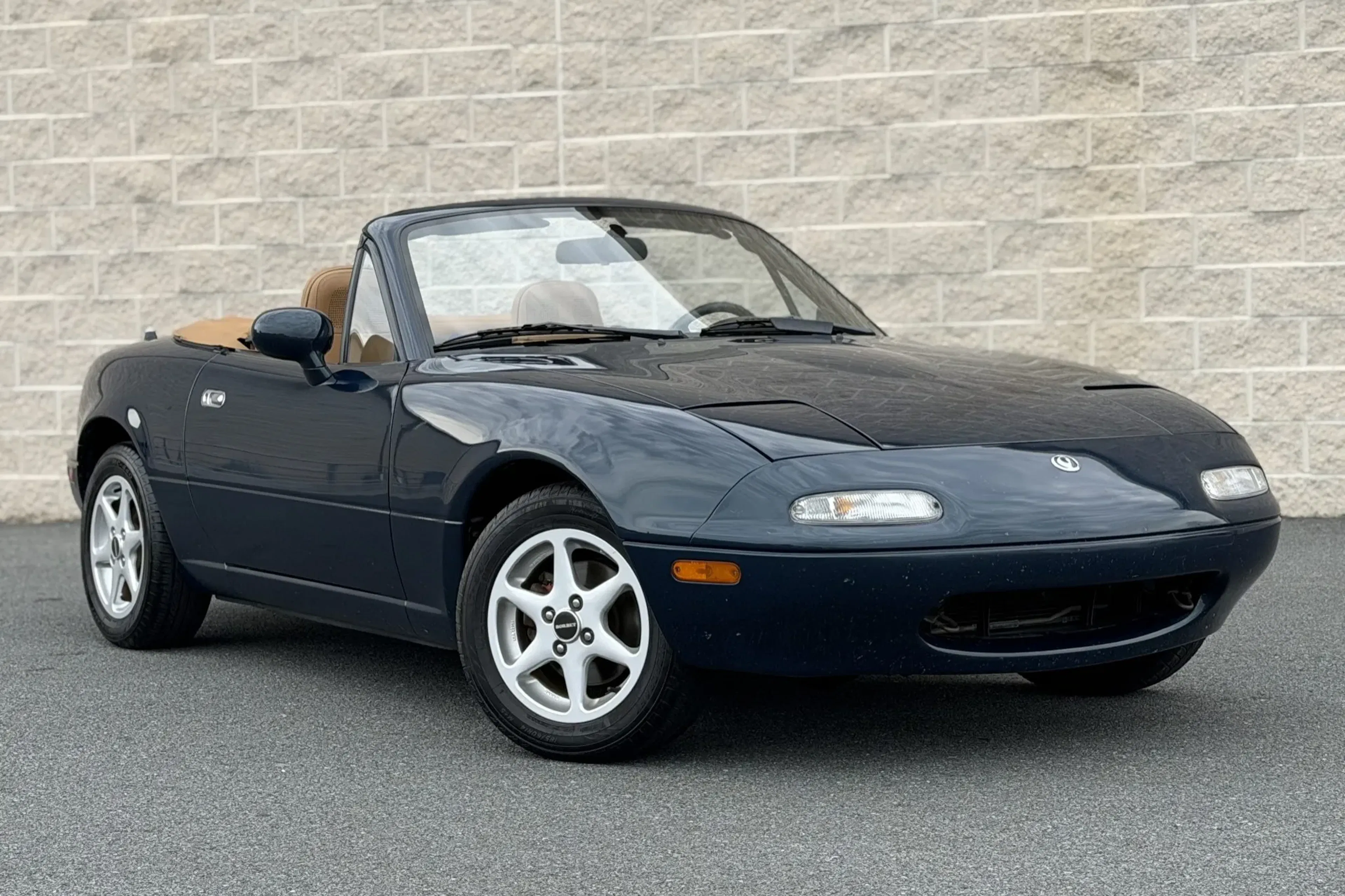 1996 Mazda MX-5 Miata VIN JM1NA3532T0704020 | Hagerty Valuation Tools®